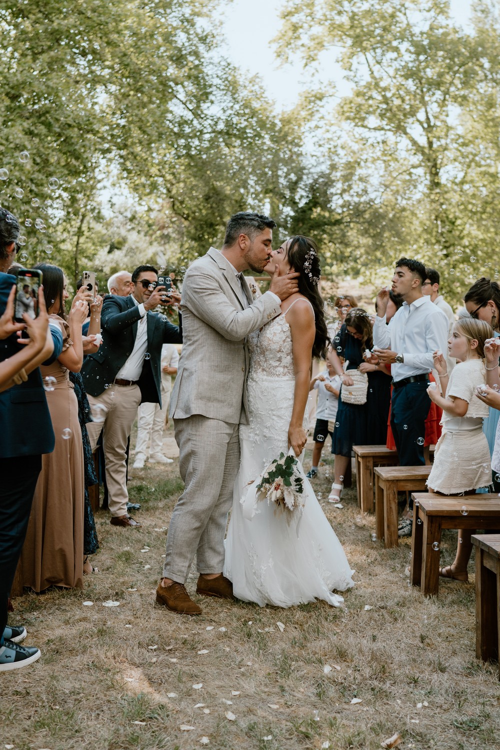 mariage boho-chic au château de l'hospital près de Bordeaux