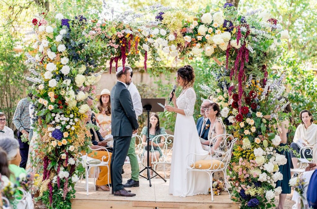 Un mariage coloré au Château de Versailleux près de Lyon