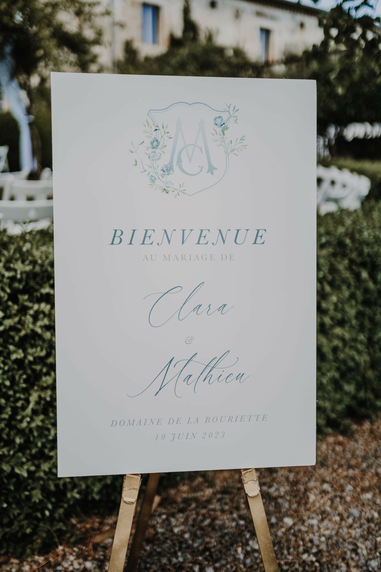 Mariage bleu chic au Domaine de la Bouriette dans le Tarn