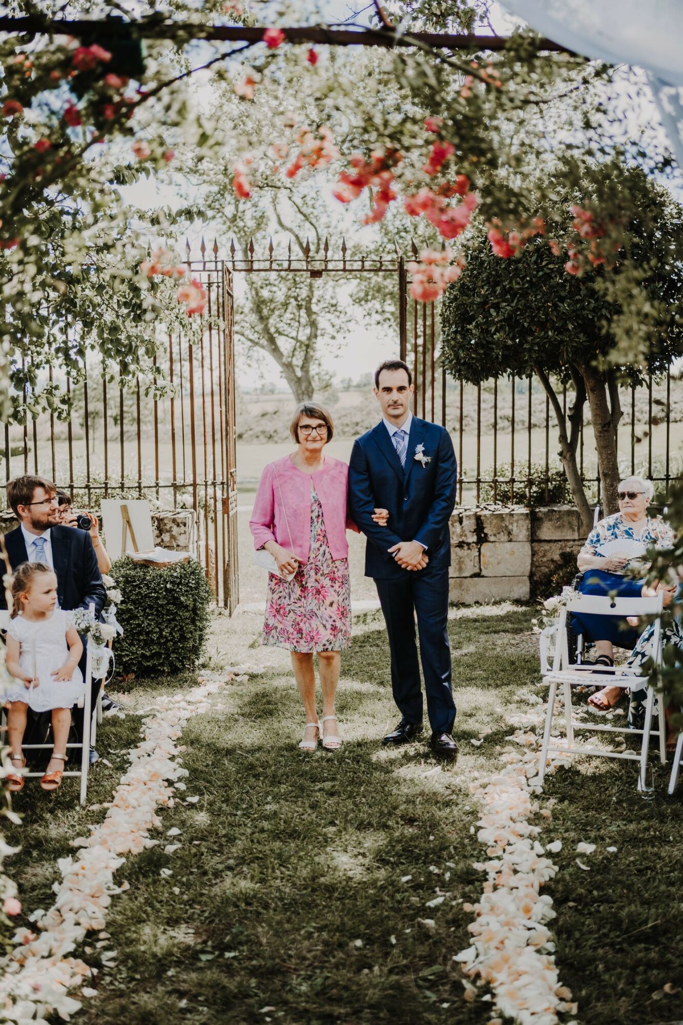 Mariage bleu chic au Domaine de la Bouriette dans le Tarn