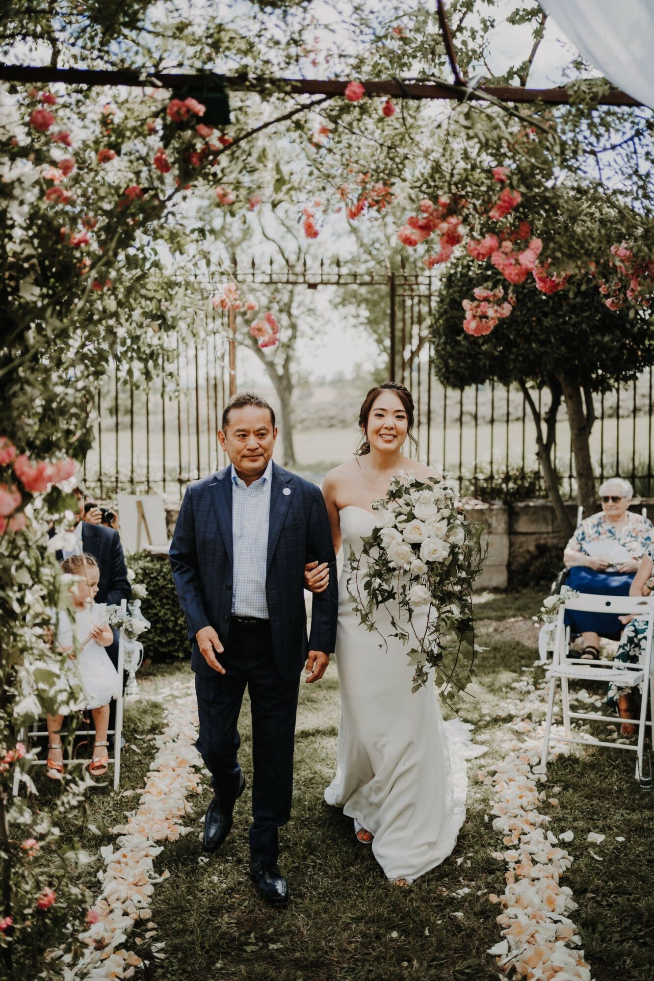 Mariage bleu chic au Domaine de la Bouriette dans le Tarn