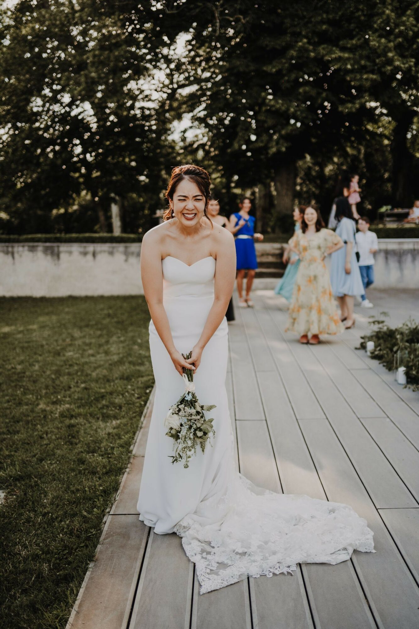 Mariage bleu chic au Domaine de la Bouriette dans le Tarn