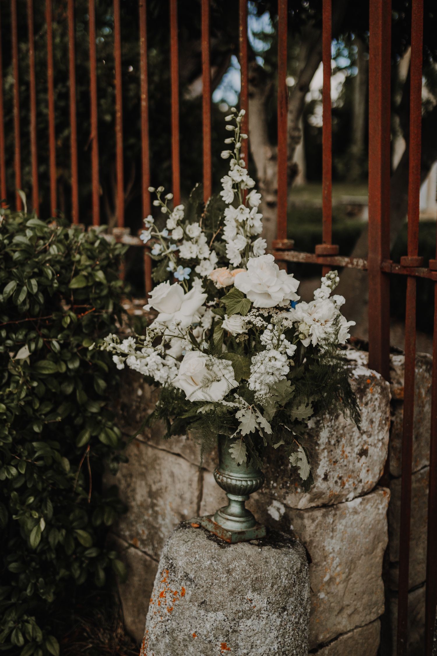 Mariage bleu chic au Domaine de la Bouriette dans le Tarn