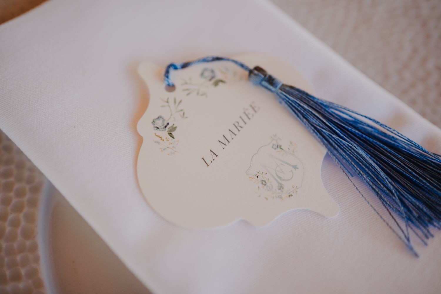 Mariage bleu chic au Domaine de la Bouriette dans le Tarn