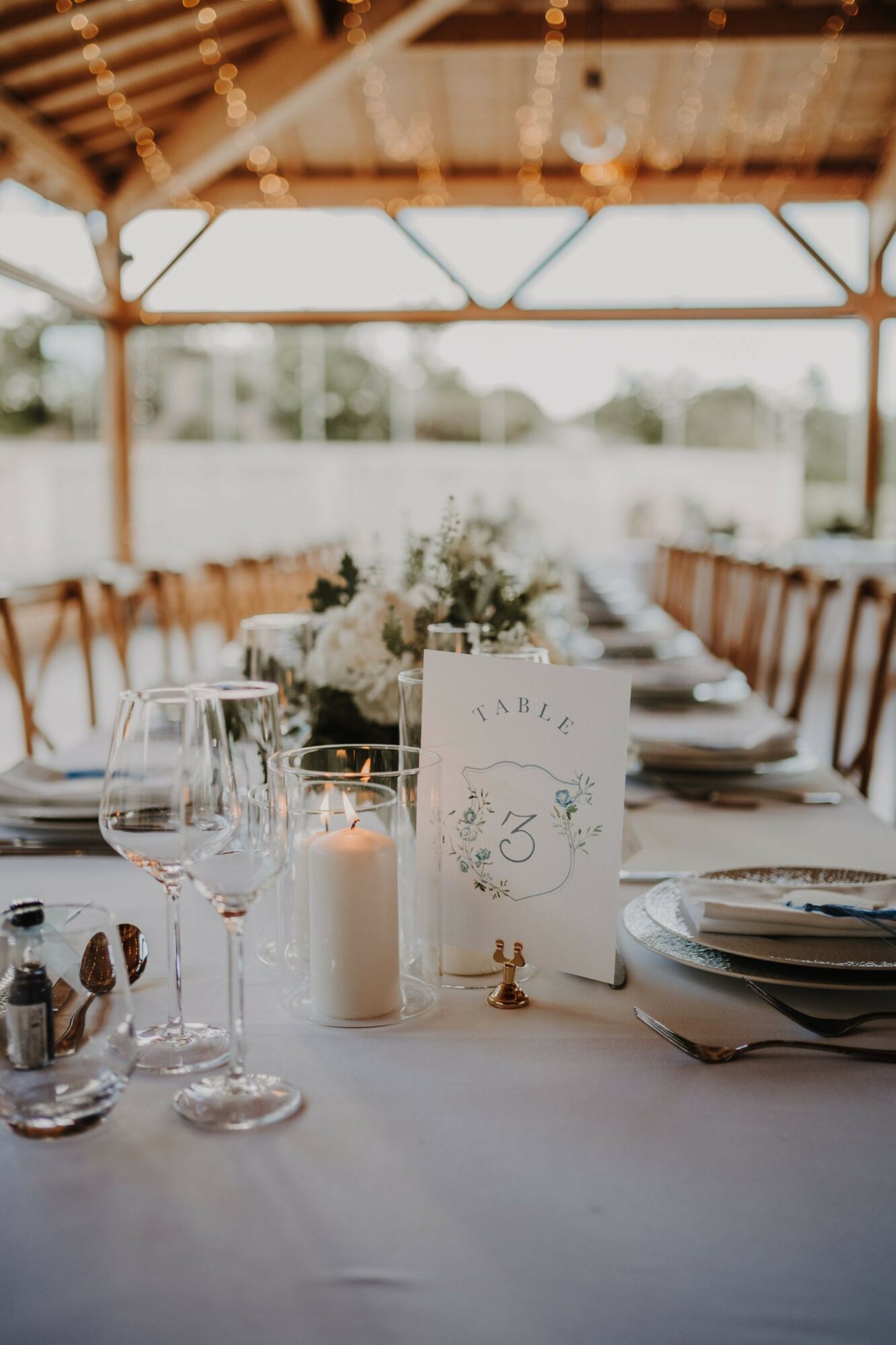 Mariage bleu chic au Domaine de la Bouriette dans le Tarn