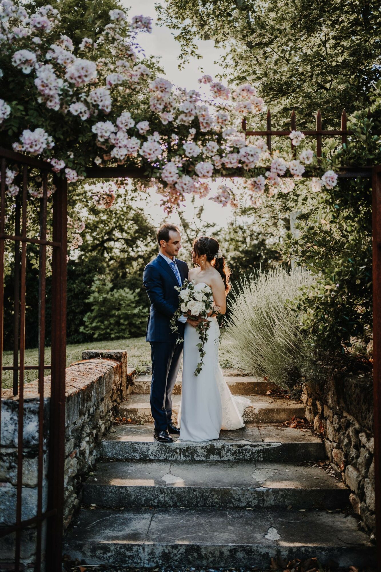 Mariage bleu chic au Domaine de la Bouriette dans le Tarn