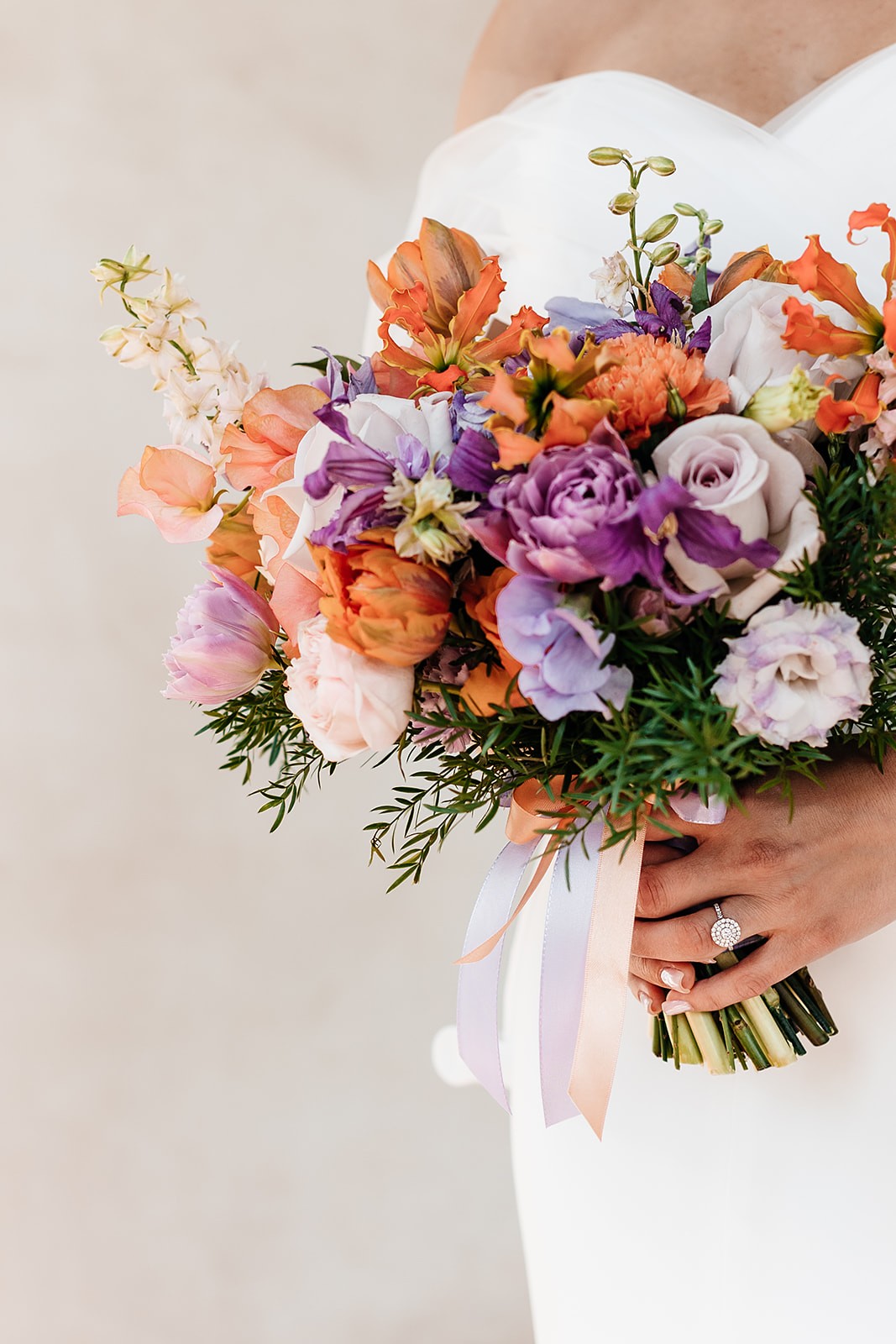 mariage chic et coloré au Château de Canon en Normandie - Amour Etc Photographes