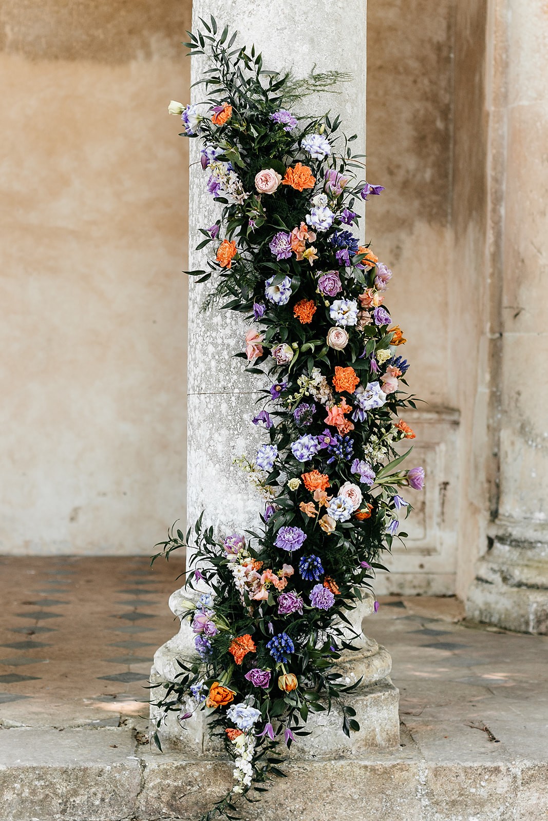 mariage chic et coloré au Château de Canon en Normandie - Amour Etc Photographes