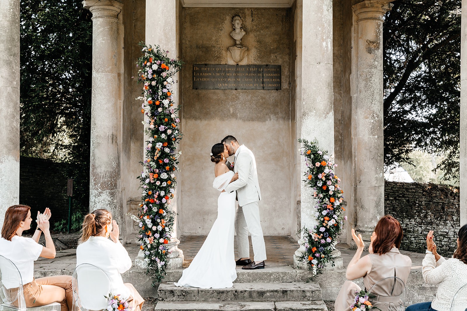 mariage chic et coloré au Château de Canon en Normandie - Amour Etc Photographes