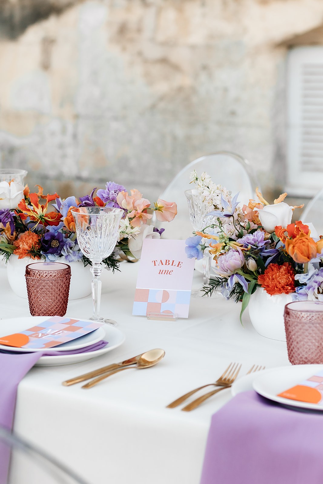 mariage chic et coloré au Château de Canon en Normandie - Amour Etc Photographes