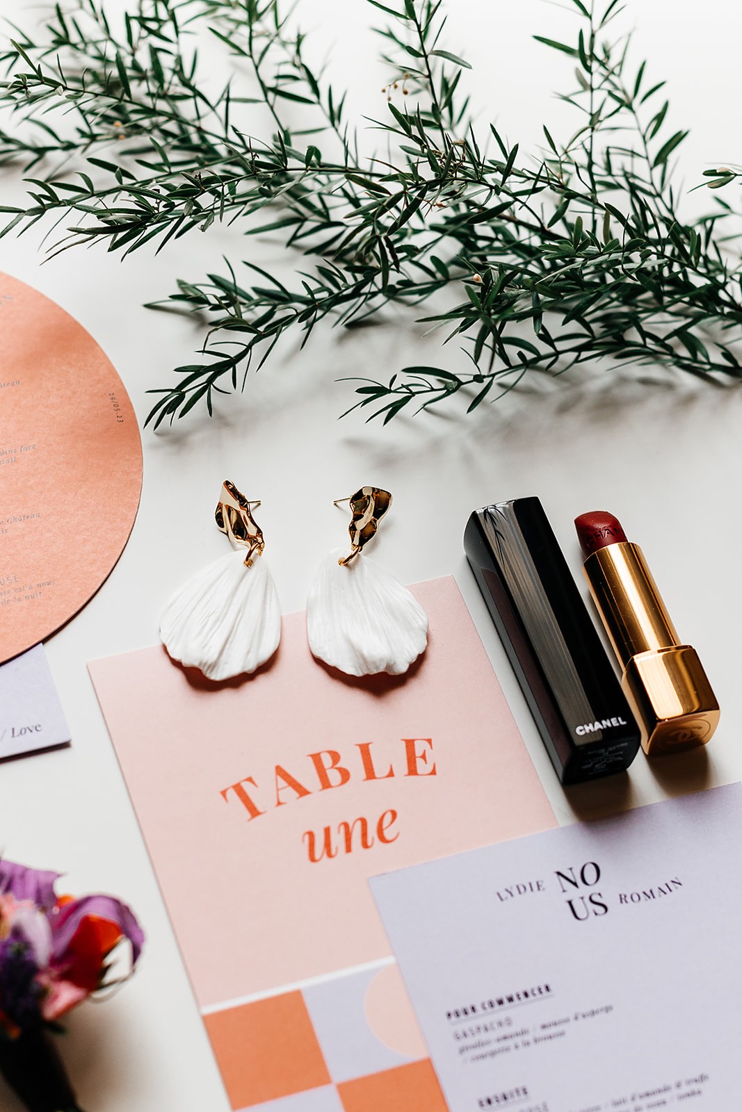 mariage chic et coloré au Château de Canon en Normandie - Amour Etc Photographes