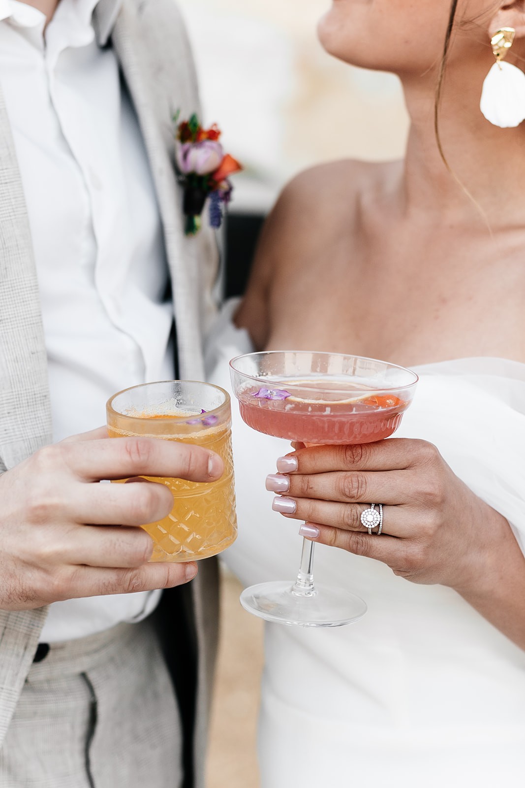 mariage chic et coloré au Château de Canon en Normandie - Amour Etc Photographes