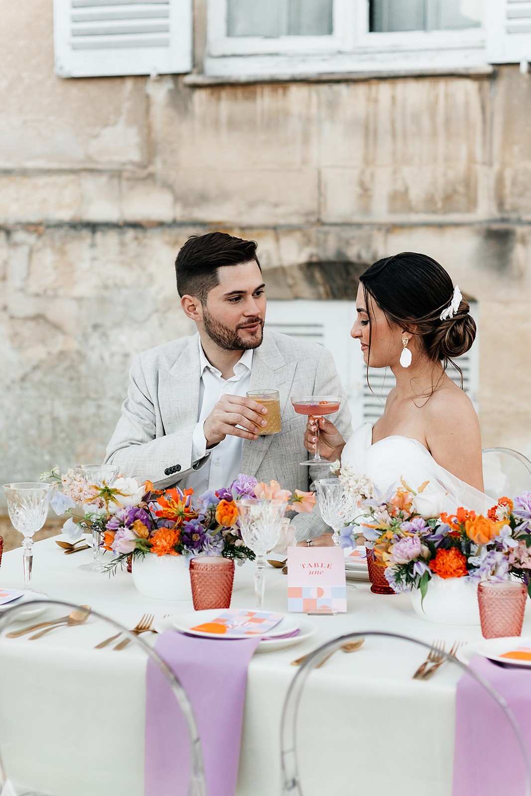 mariage chic et coloré au Château de Canon en Normandie - Amour Etc Photographes