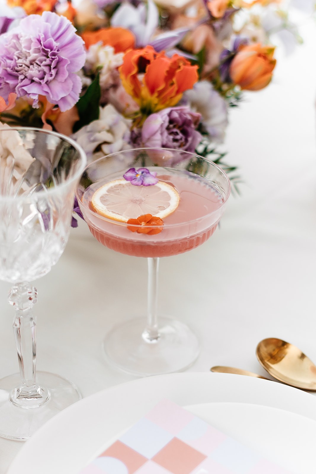 mariage chic et coloré au Château de Canon en Normandie - Amour Etc Photographes