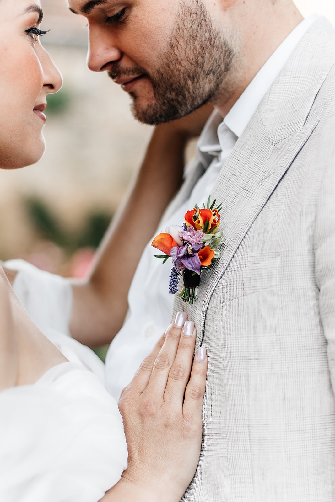 mariage chic et coloré au Château de Canon en Normandie - Amour Etc Photographes