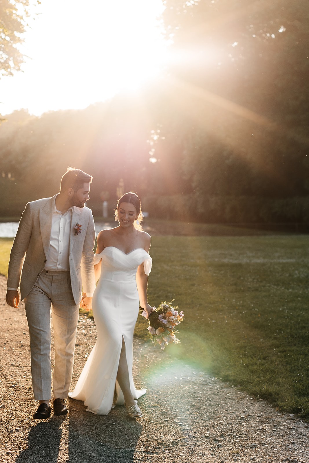 mariage chic et coloré au Château de Canon en Normandie - Amour Etc Photographes