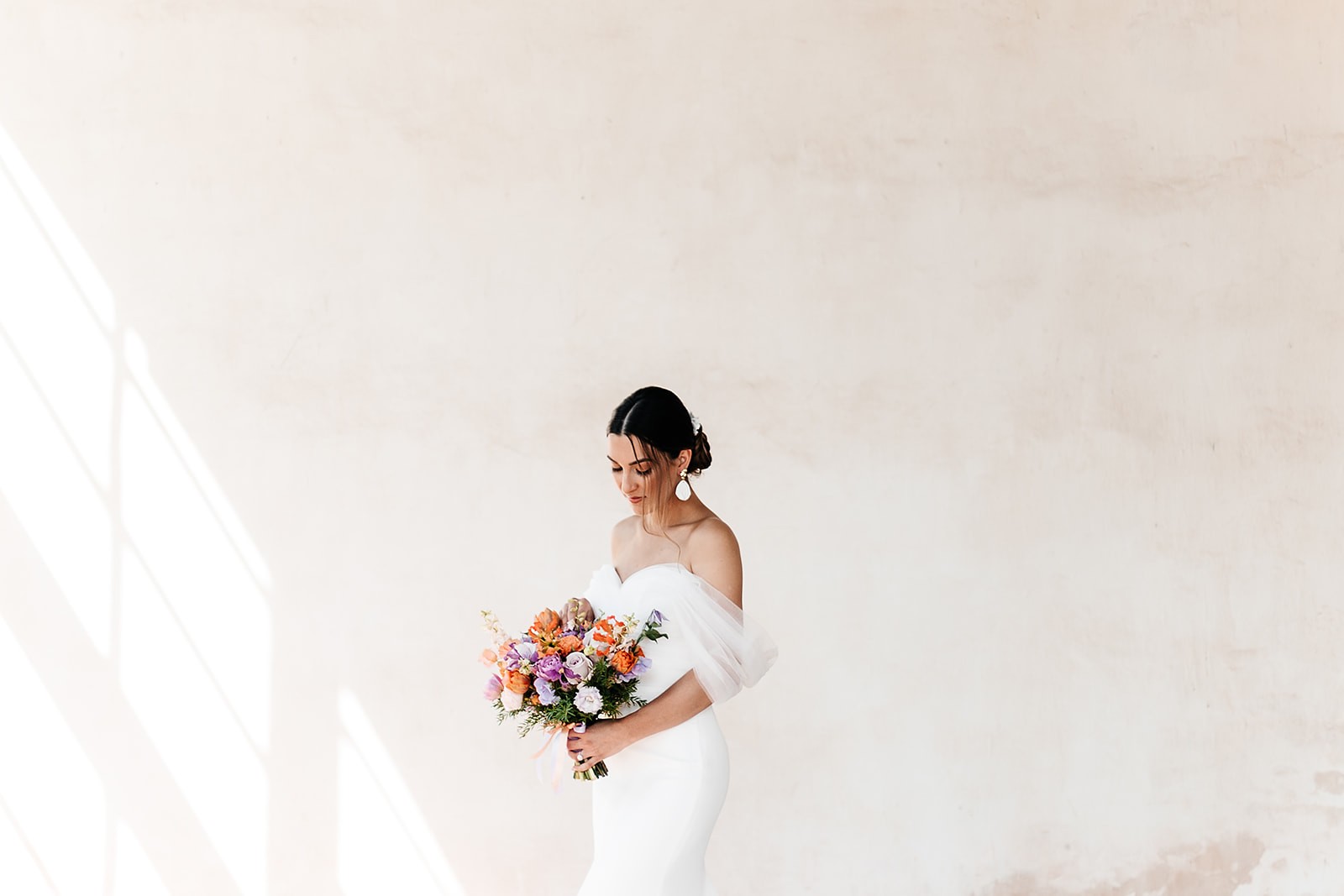 mariage chic et coloré au Château de Canon en Normandie - Amour Etc Photographes