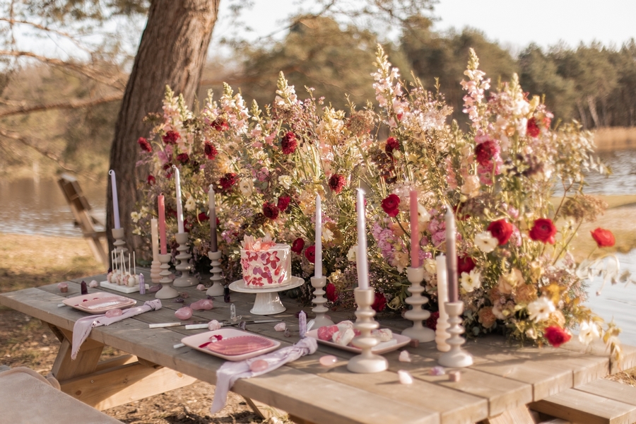 table de mariage fleurie et romantique