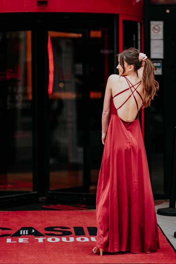 dos de robe de demoiselles d'honneur rouge - majolierobe - julienbrichephotographe
