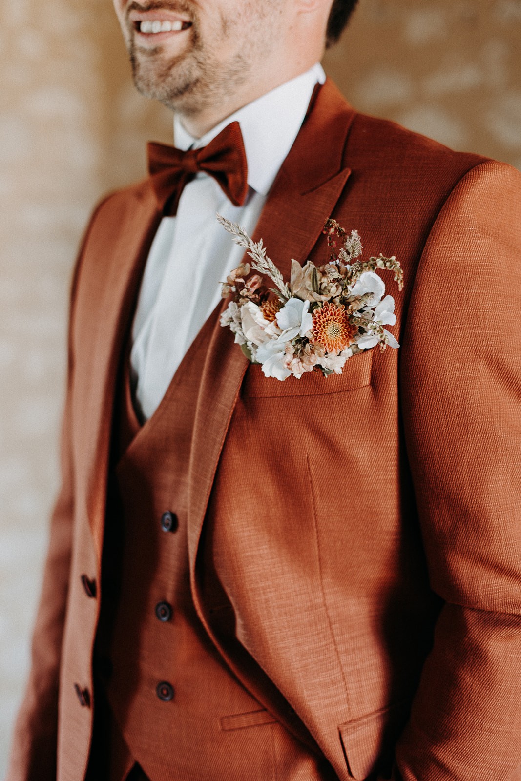 Boutonnière de fleurs fraiches