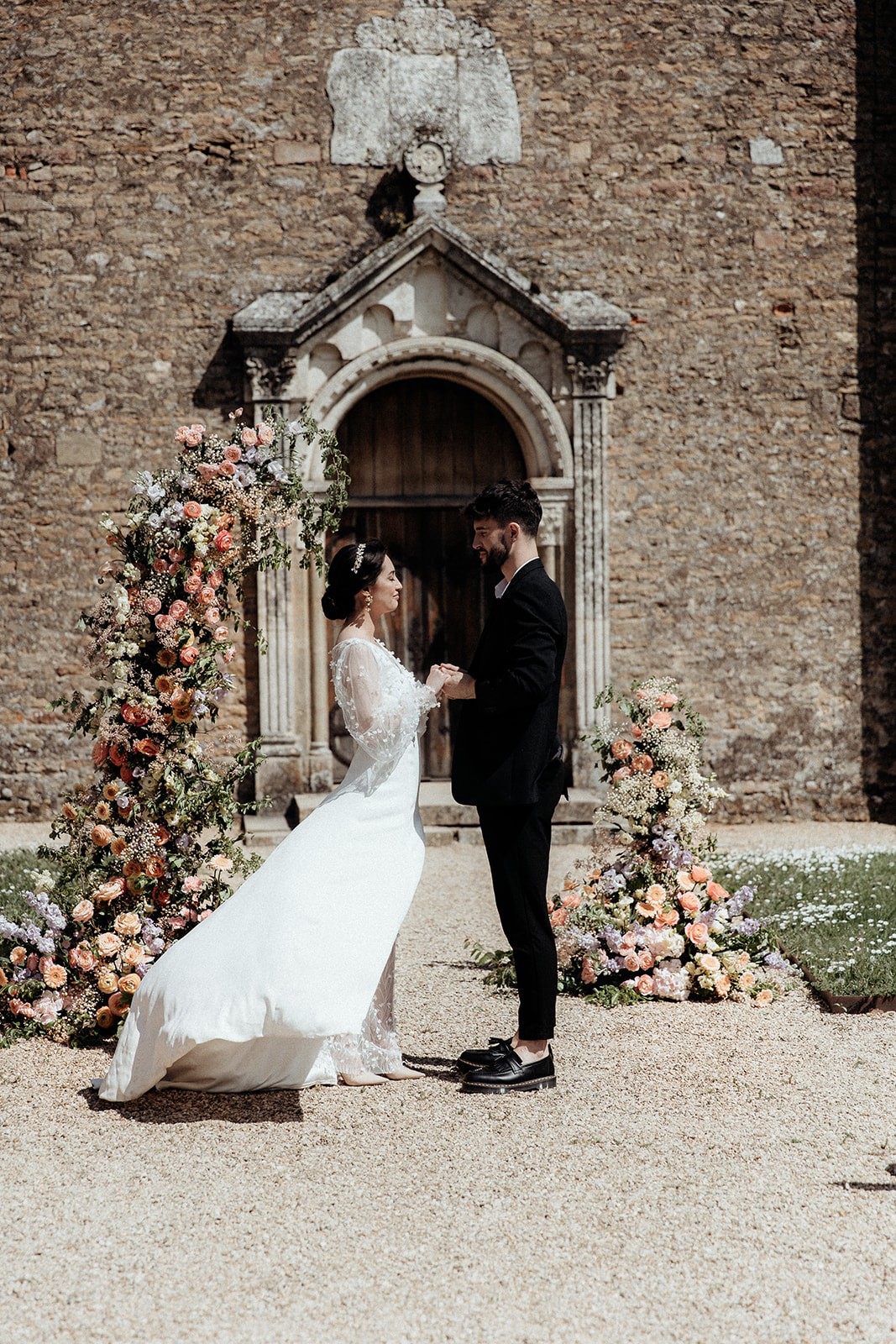 Mariage moderne au château de Pierreclos en Bourgogne