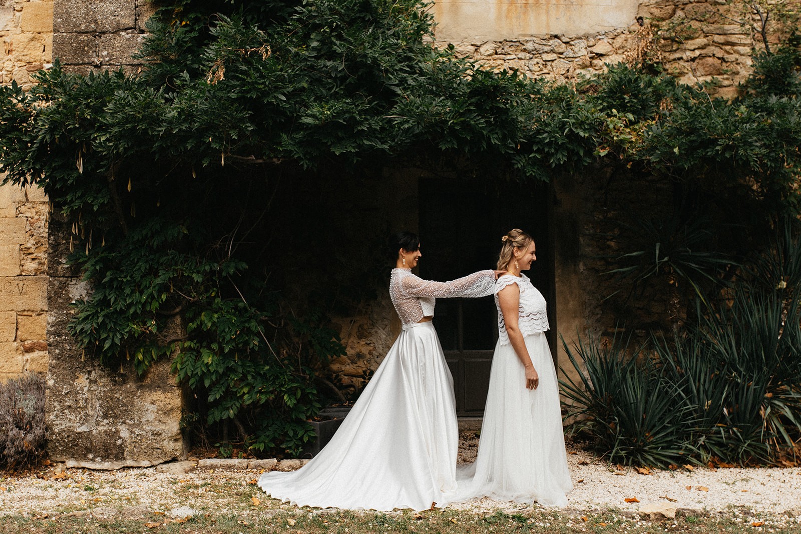 mariage-violet-romantique-dans-le-gard-lolalouise-photographe