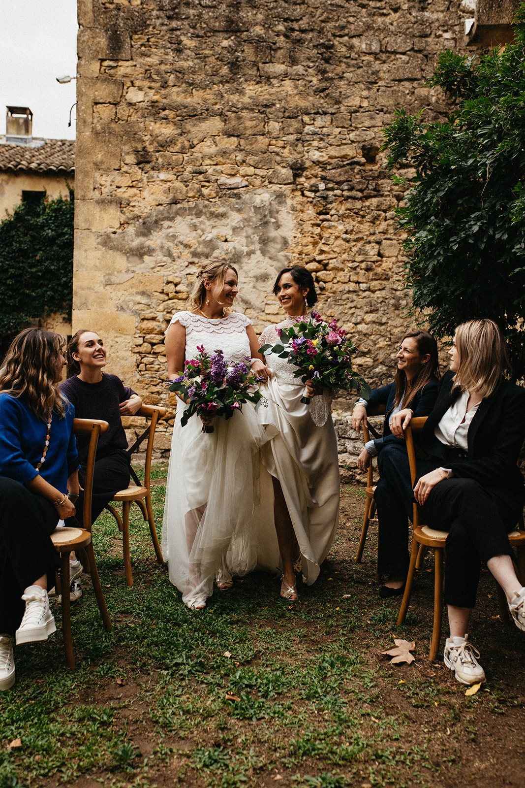 mariage-violet-romantique-dans-le-gard-lolalouise-photographe