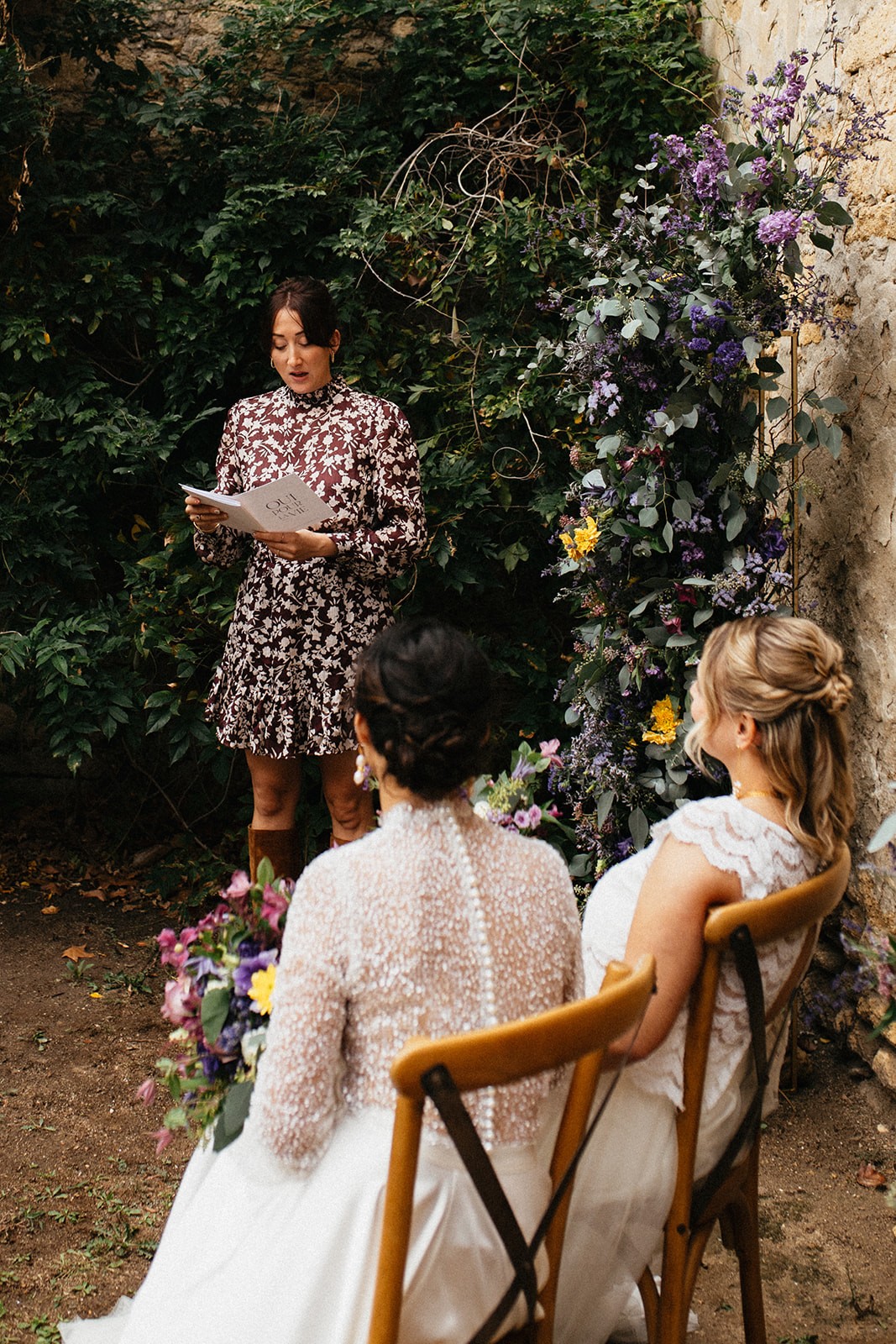 mariage-violet-romantique-dans-le-gard-lolalouise-photographe