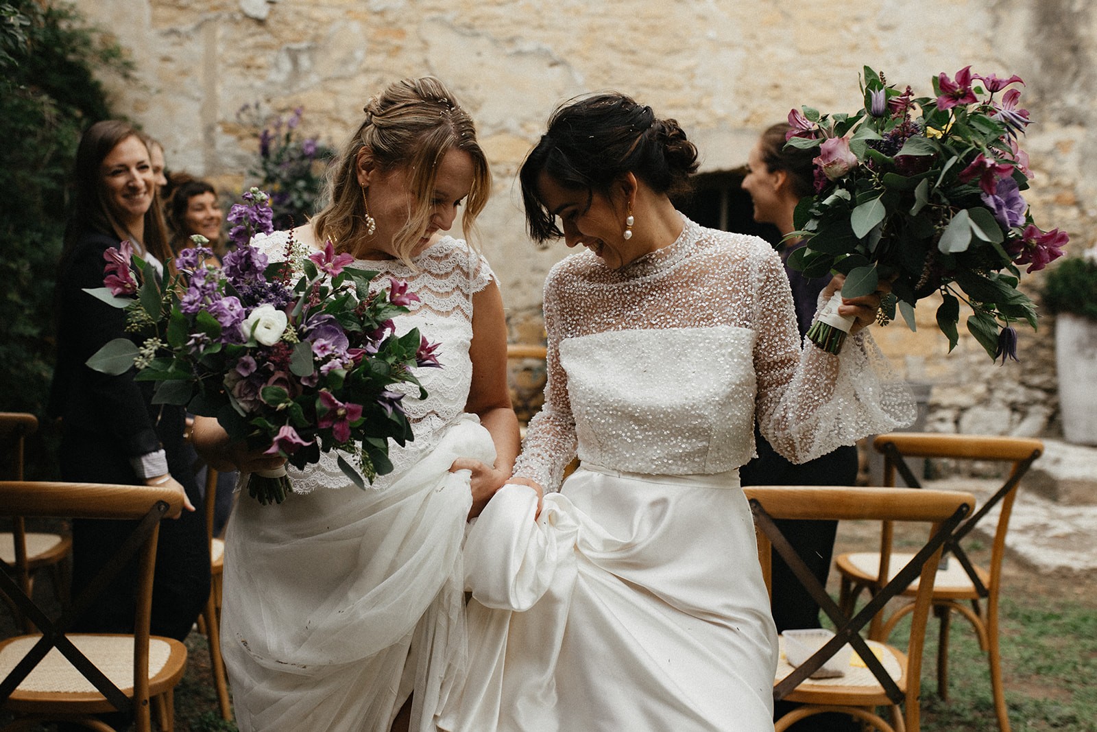 mariage-violet-romantique-dans-le-gard-lolalouise-photographe