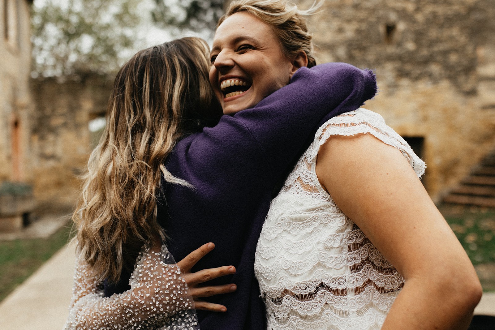 mariage-violet-romantique-dans-le-gard-lolalouise-photographe