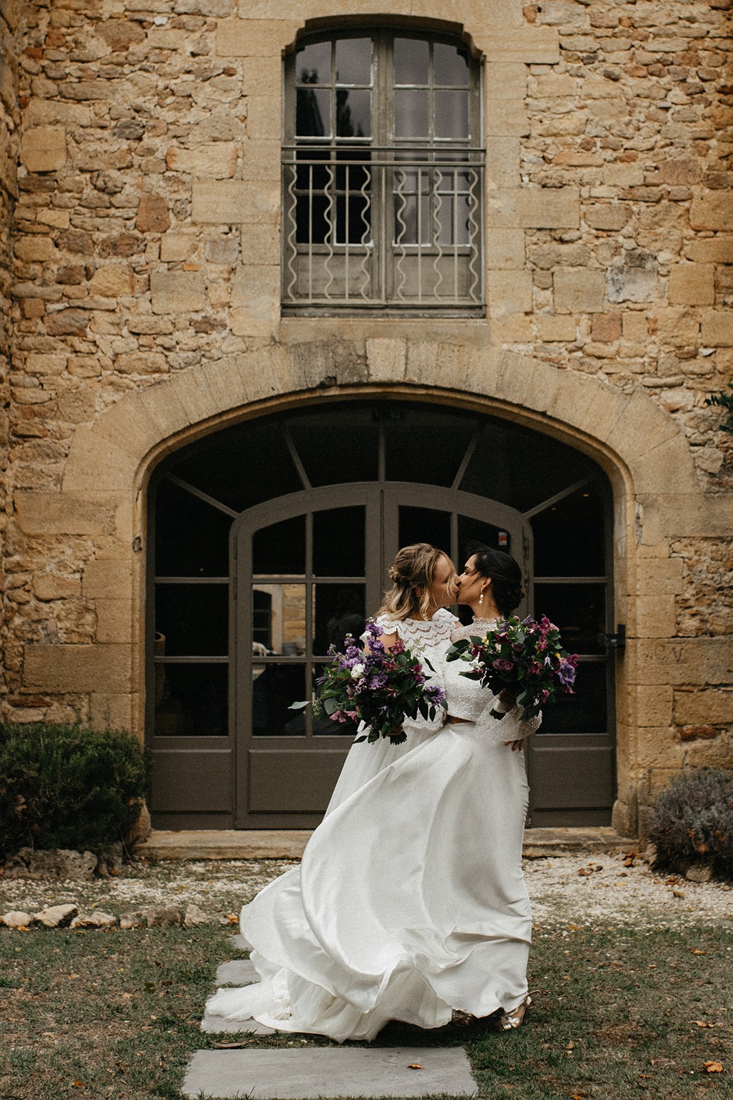 mariage-violet-romantique-dans-le-gard-lolalouise-photographe