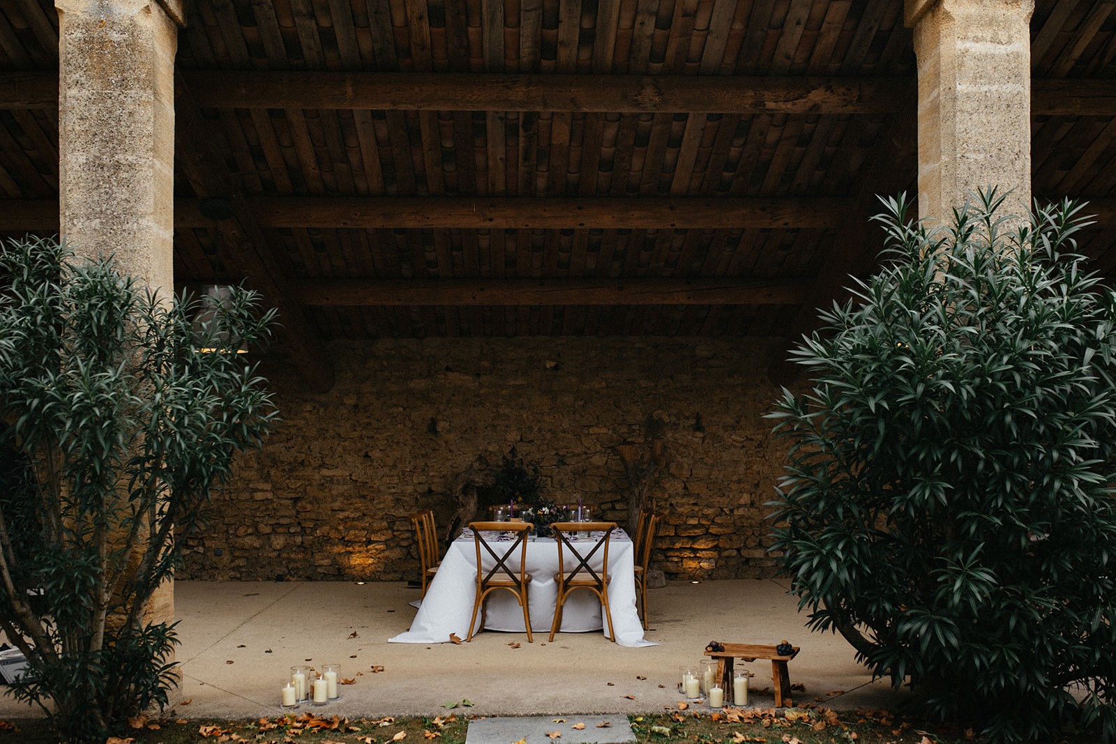 mariage-violet-romantique-dans-le-gard-lolalouise-photographe