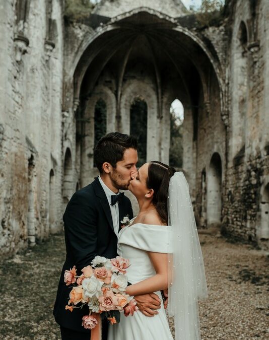 Un mariage terracotta à l’Abbaye de Fontaine-Guérard
