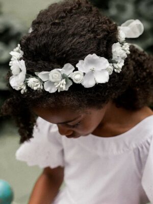 collection-fetes-et-mariage-2024-cyrillus-blanc-couronnes-de-fleurs