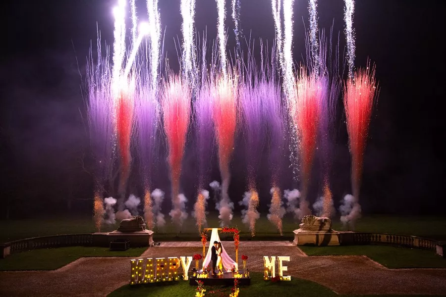 Feu-dartifice-coloré-nuit-JokerArtifices