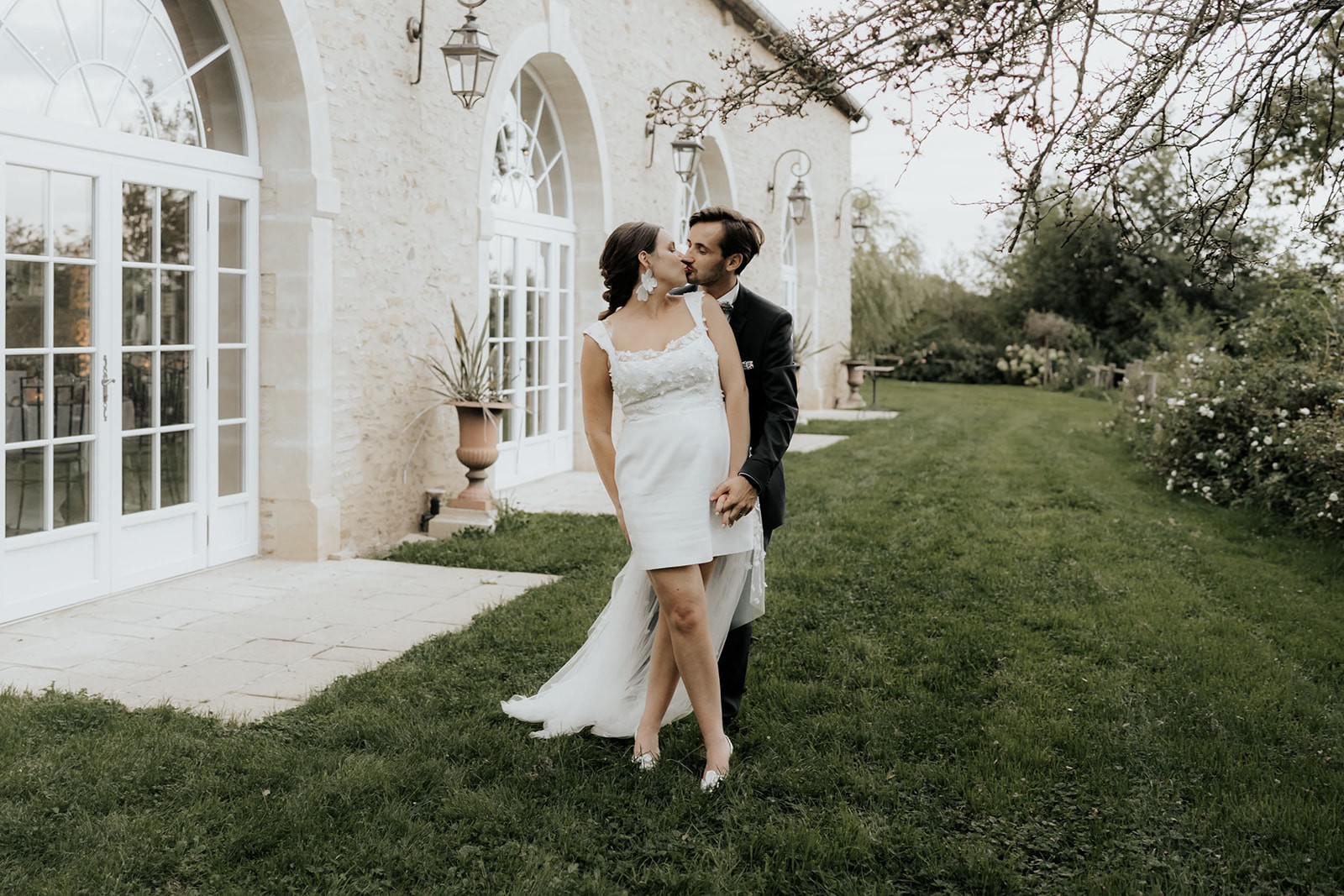 mariage chic et moderne au Manoir de Chivré en Normandie