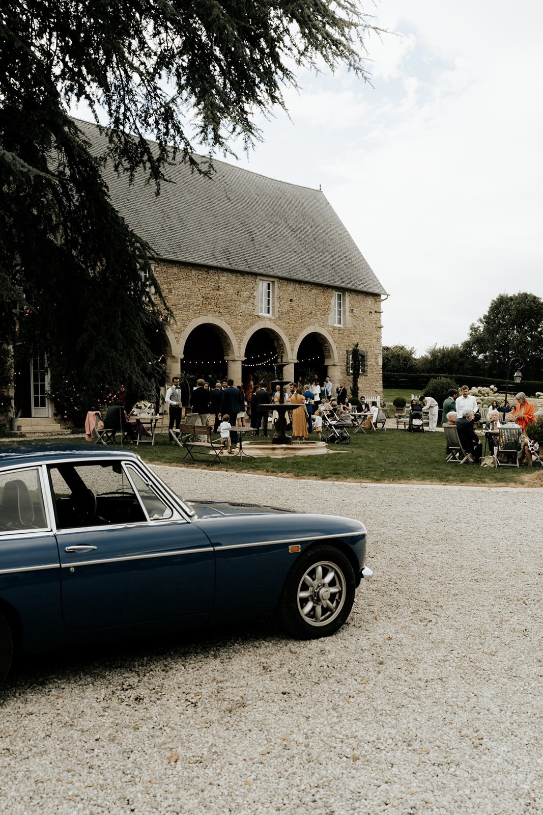 mariage chic et moderne au Manoir de Chivré en Normandie