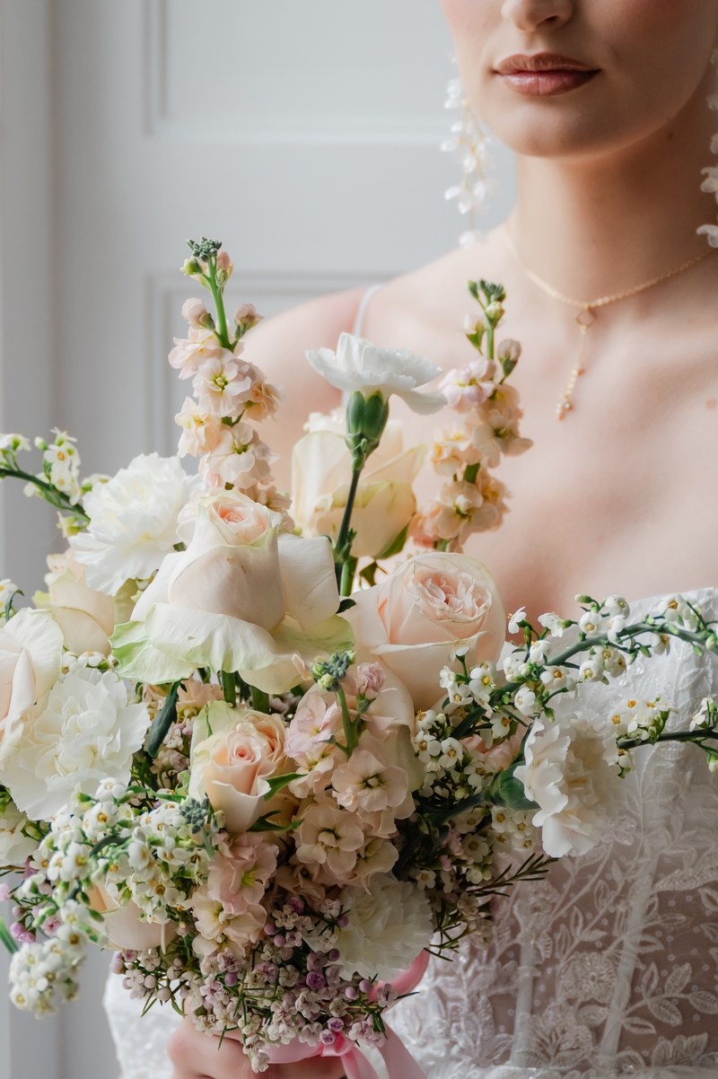 bouquet-de-mariée-peche-elven-garden-flower-©alinelargentonphotographe