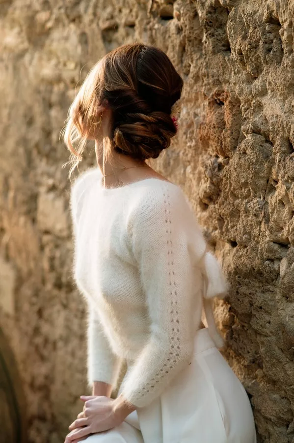 Pull-de-mariée-en-angora-decolete-dos-adepte-artescope_photographe
