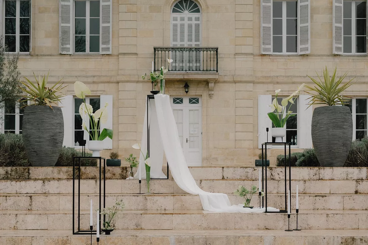 mariage-noir-et-blanc-intemporel-chateau-erigoye-bordeaux-nikkithebaultphotographe (15)