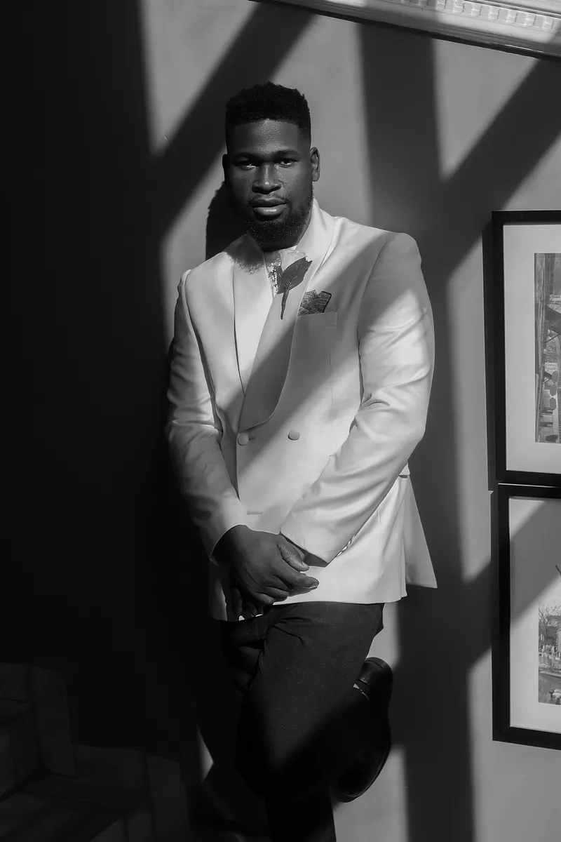 Le retour du costume croisé pour homme : élégance rétro, style affirmé