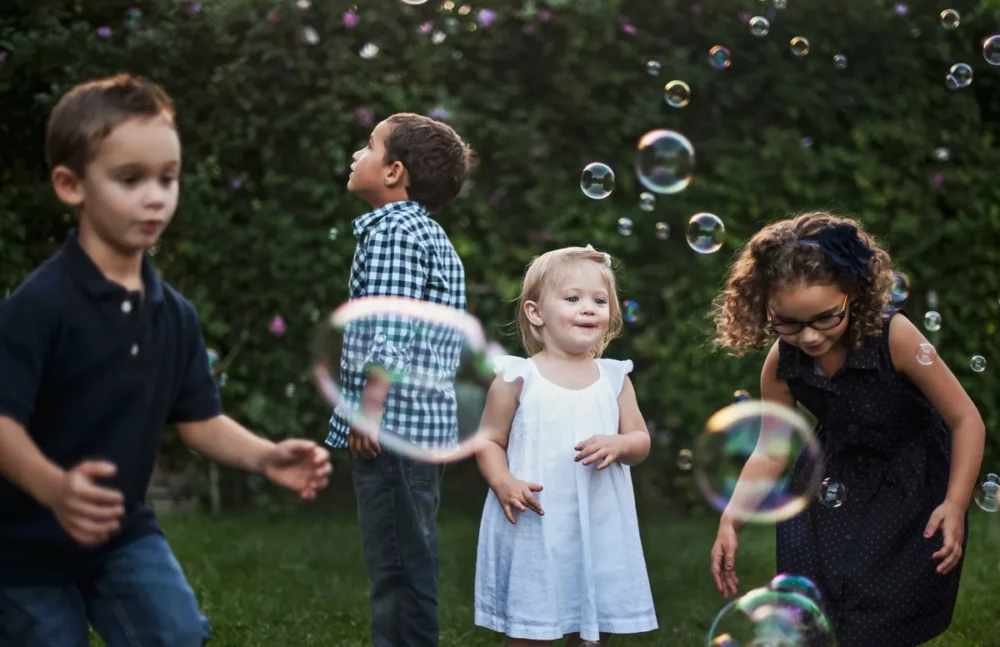 wedding-sitter-babysitting-mariage-©katherine-hanlon-unsplash