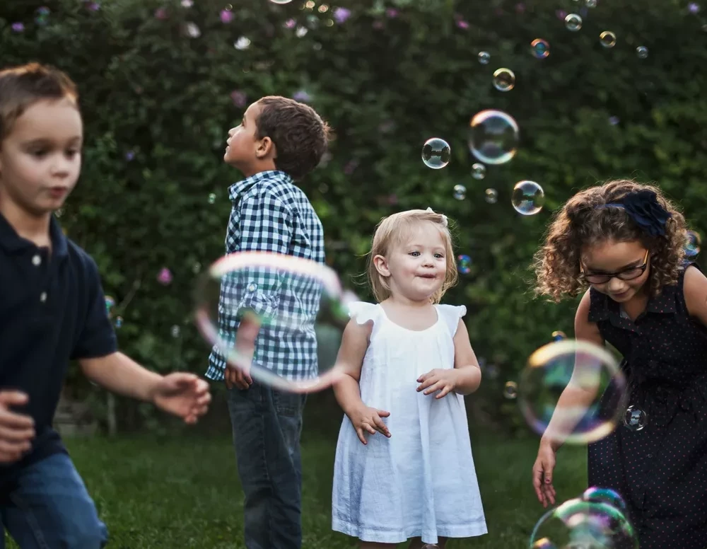 wedding-sitter-babysitting-mariage-©katherine-hanlon-unsplash
