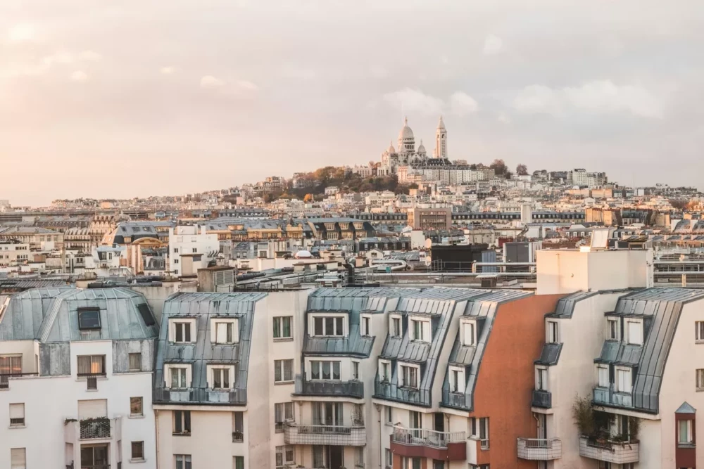 Comment organiser un week-end de mariage à l’étranger : conseils de voyage pour les invités