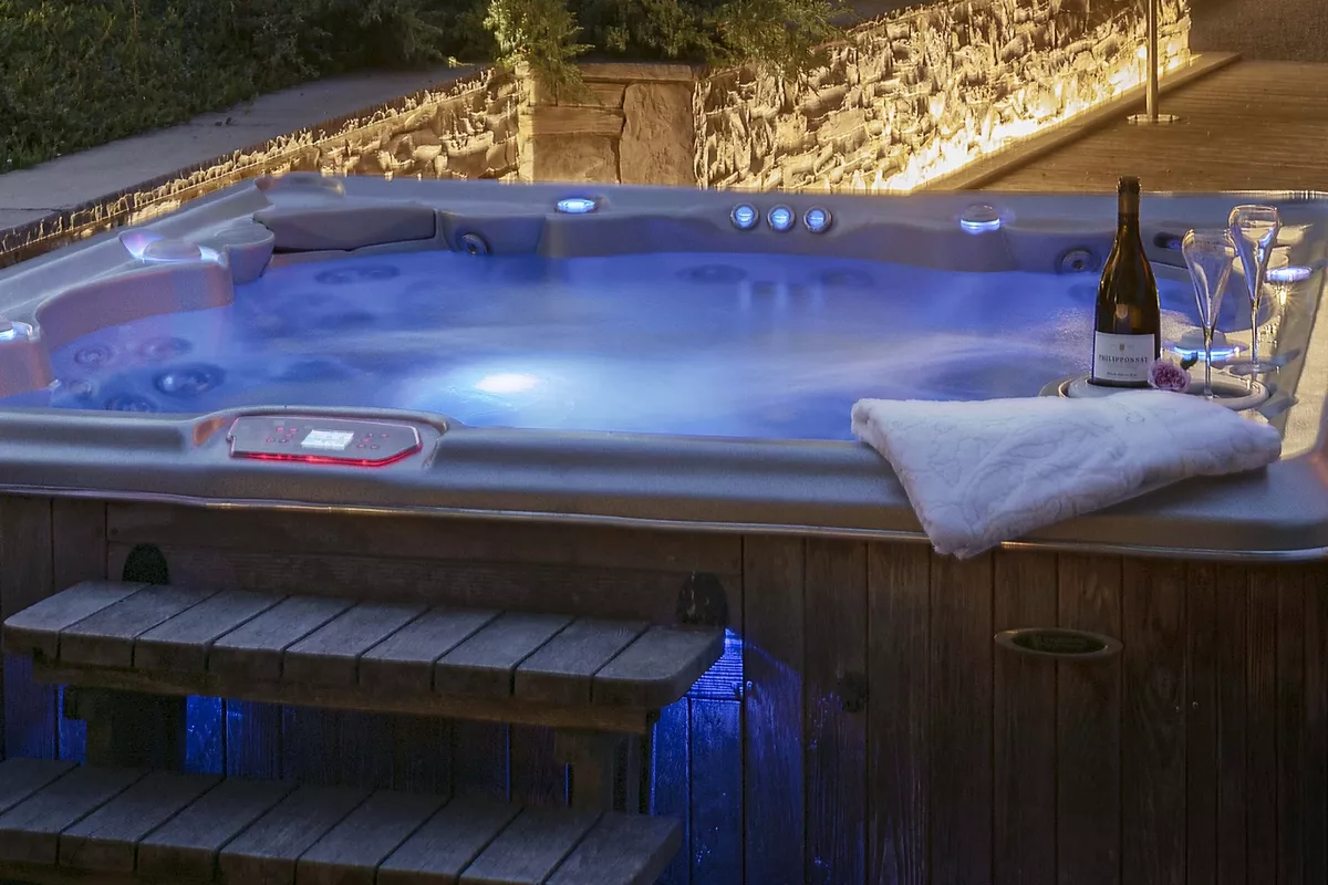 chalet-jacuzzi-privé-evjf