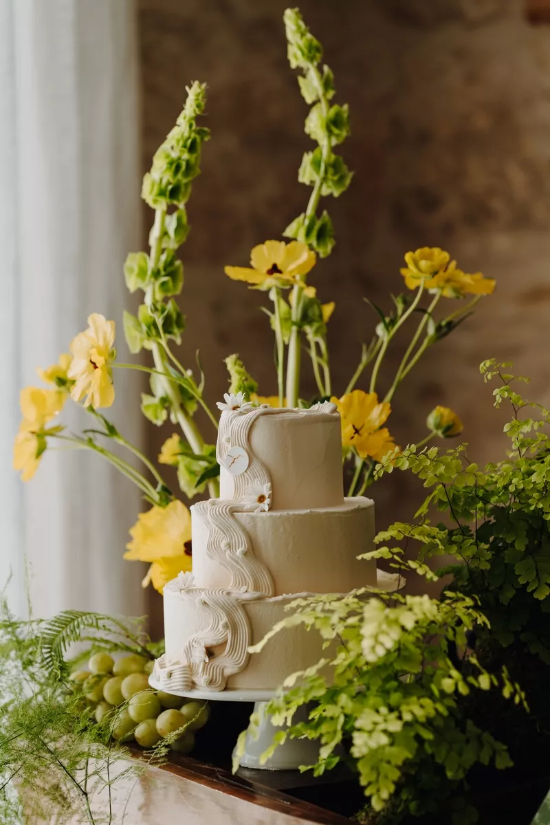 decor-floral-wedding-cake-verveine-de-proust-Justinehphotography