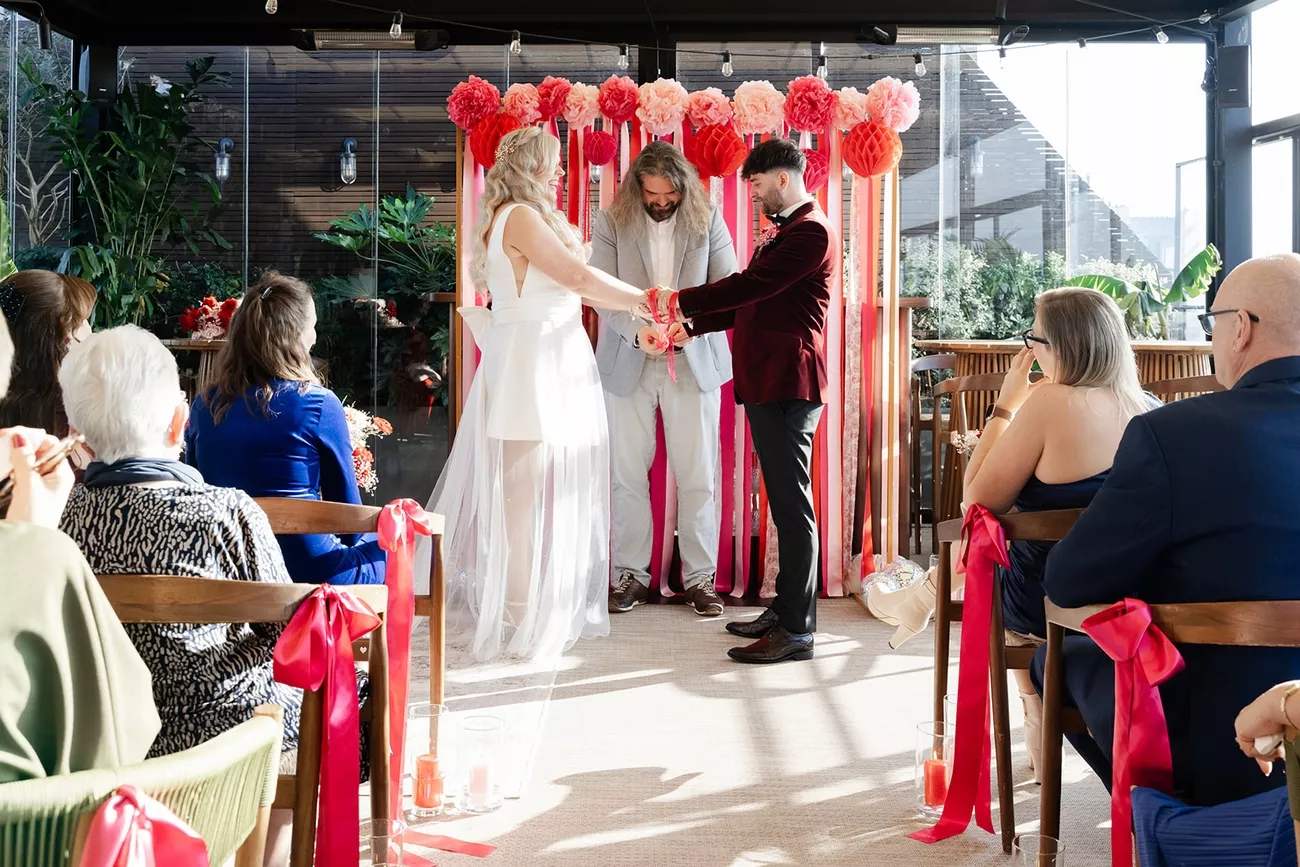 mariage-romantique-petit-comité-tour-eiffel-Lea-Evrevin (1)