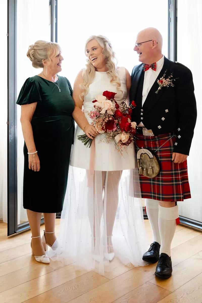 mariage-romantique-petit-comité-tour-eiffel-Lea-Evrevin (11)