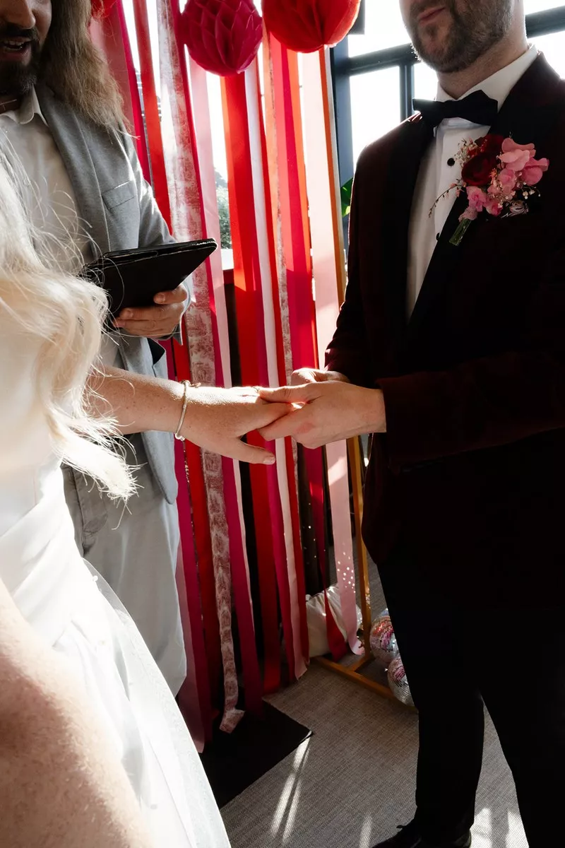 mariage-romantique-petit-comité-tour-eiffel-Lea-Evrevin (26)