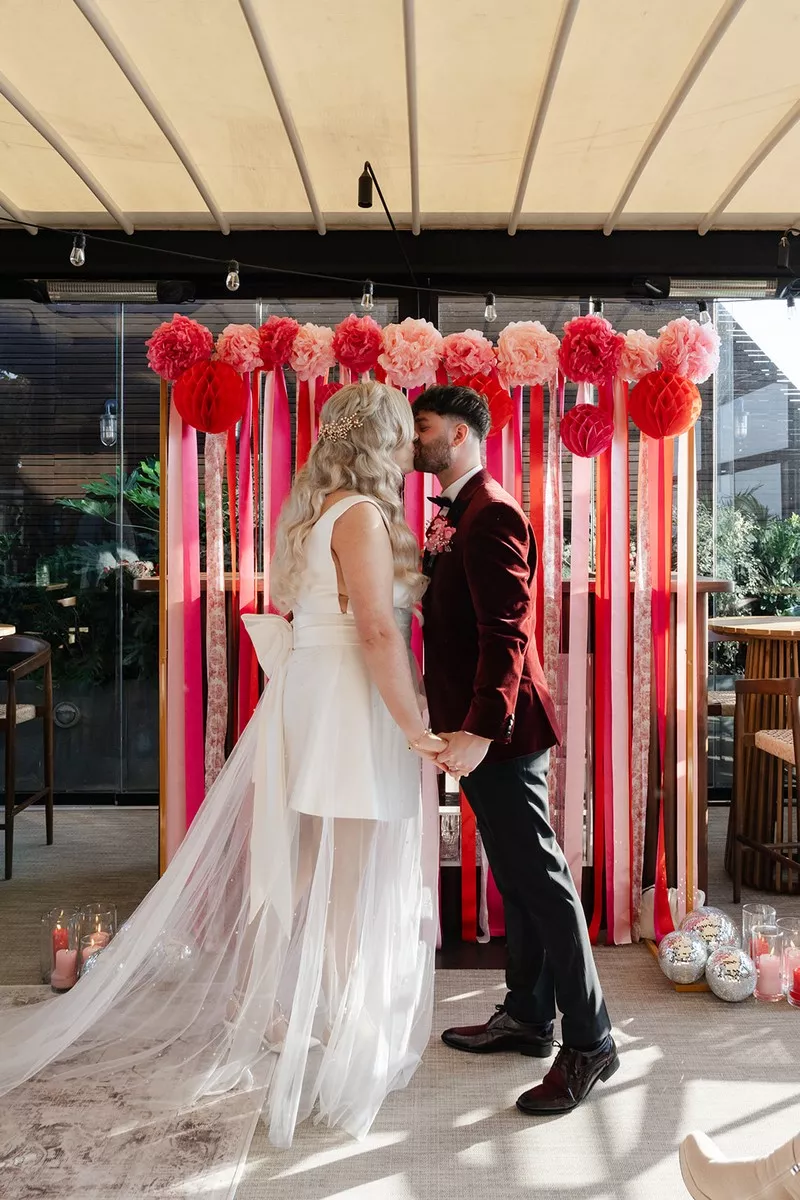 mariage-romantique-petit-comité-tour-eiffel-Lea-Evrevin (27)